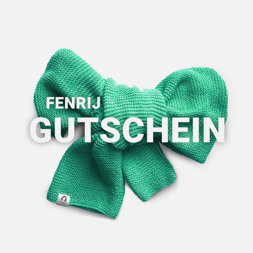 Fenrij Gutschein Schleife aus grünem oversize Schal gebunden