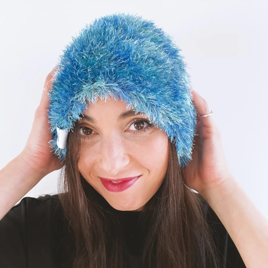 blaue Beanie Flauschij - Warmer Begleiter für kalte Tage