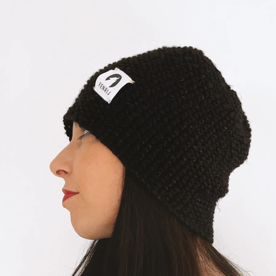 schwarze Beanie Hramij - Warmer Begleiter für kalte Tage