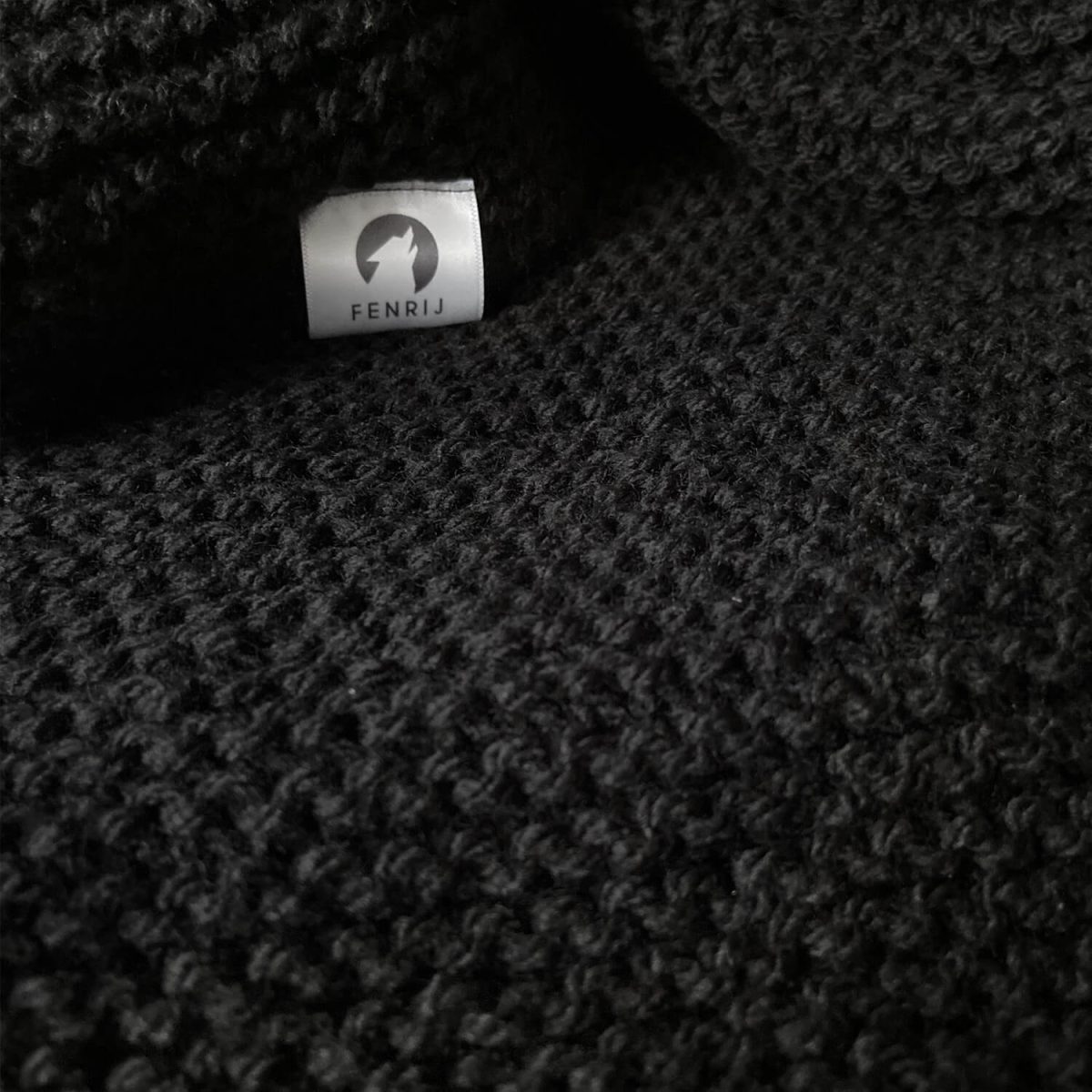 Detailaufnahme schwarz XXL-Schal Aada - Handgestricktes Unikat