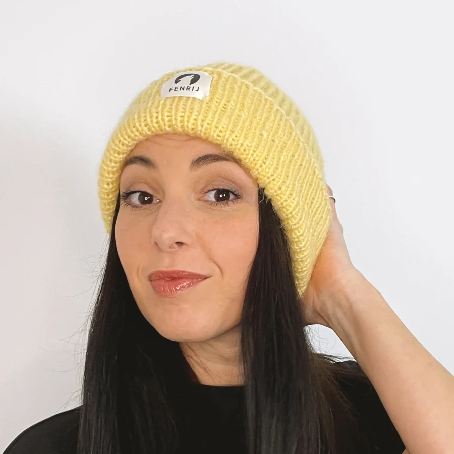 Gelbe Beanie Bjalla - Warmer Begleiter für kalte Tage